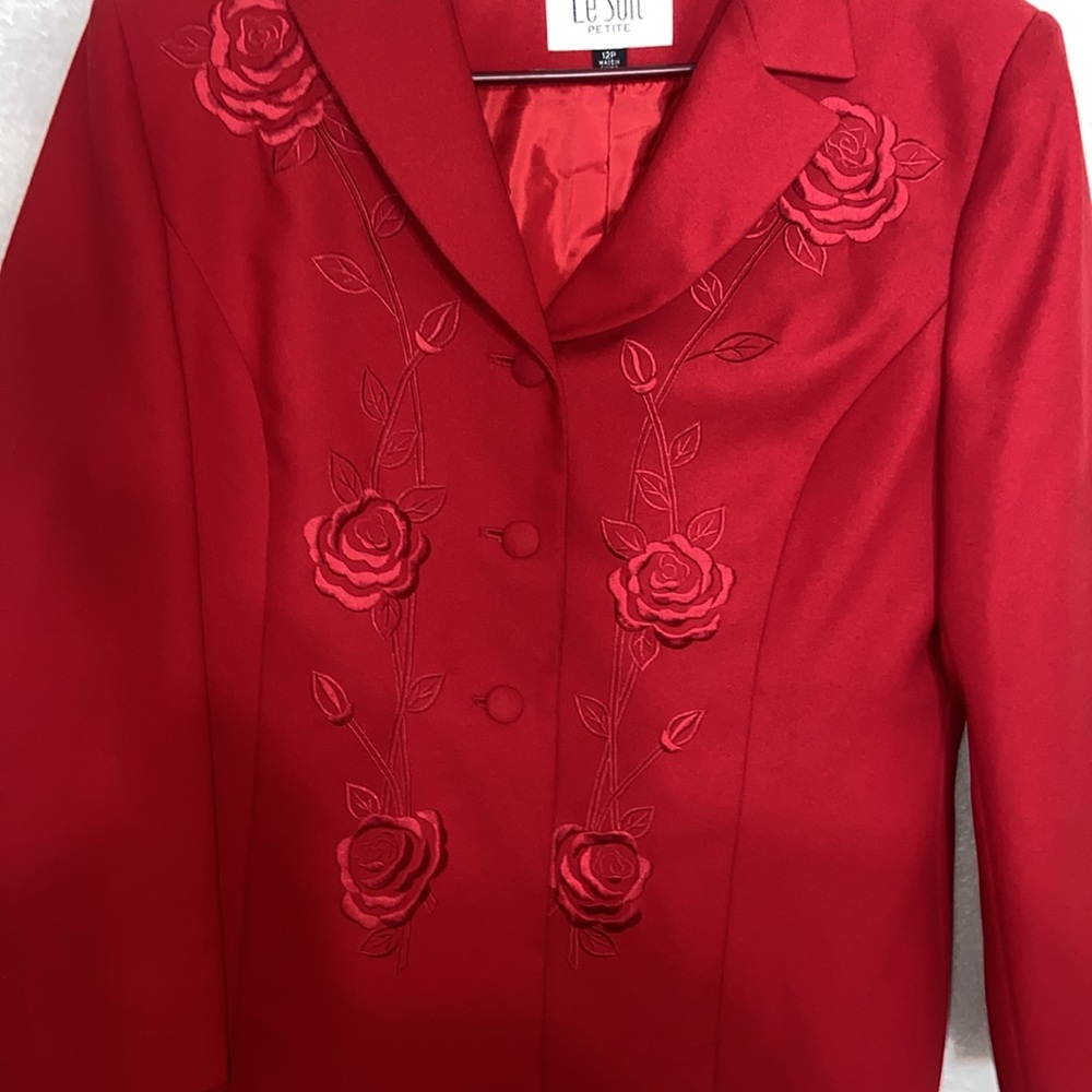 Le Suit Women's Red Skirt Suit - Picture 4 of 13